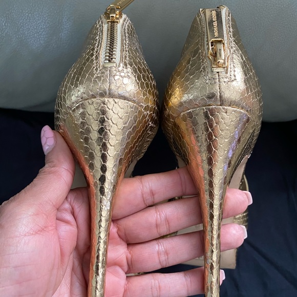 Shoes - Picture 3 of 7